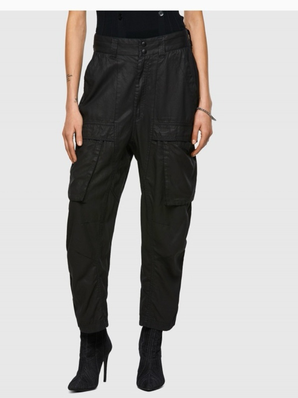 Diesel EMMA Black Cargo Boyfriend Pants with Utility Pockets
Size 24 Waist